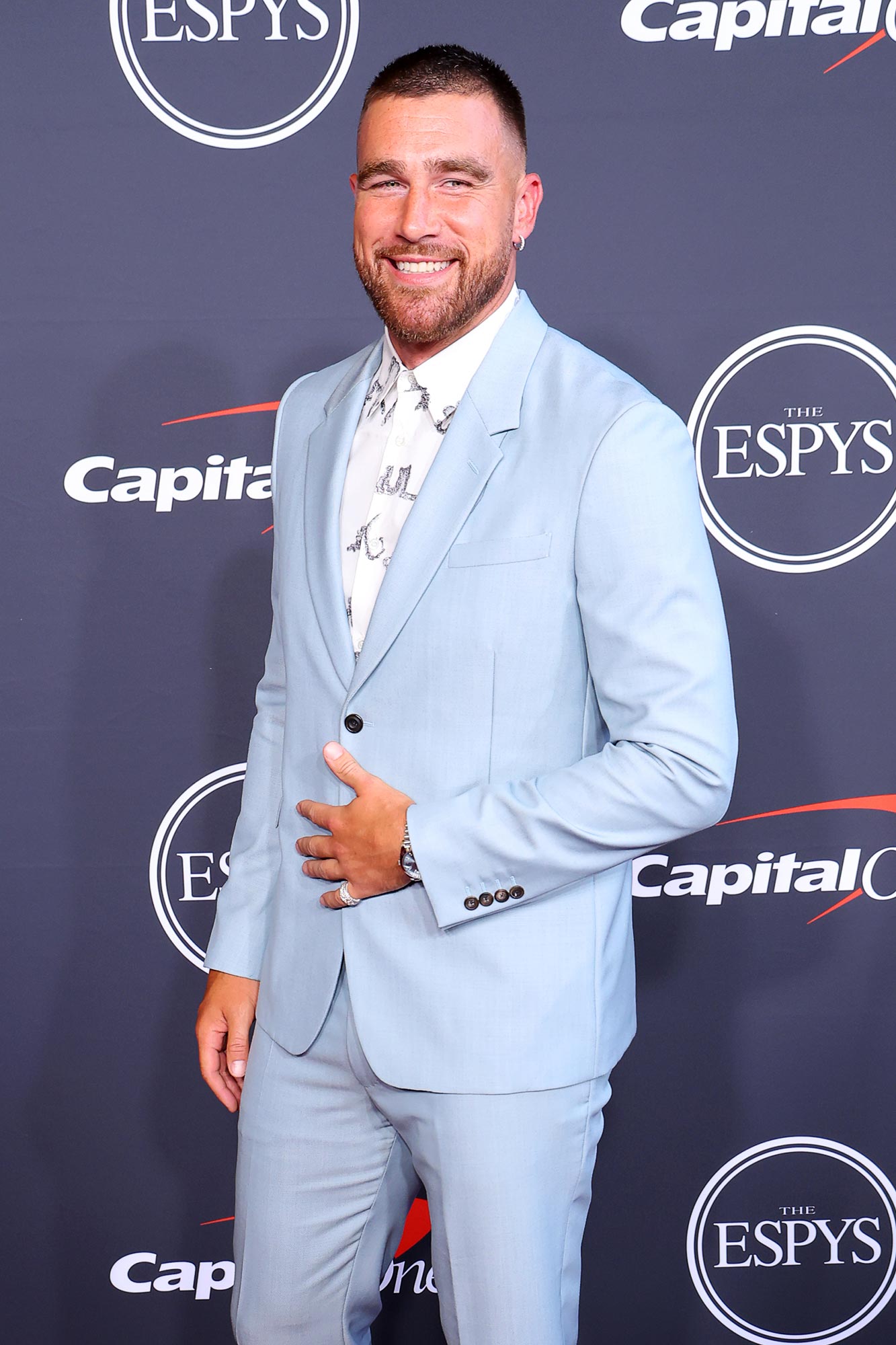 travis kelce outfit yesterday