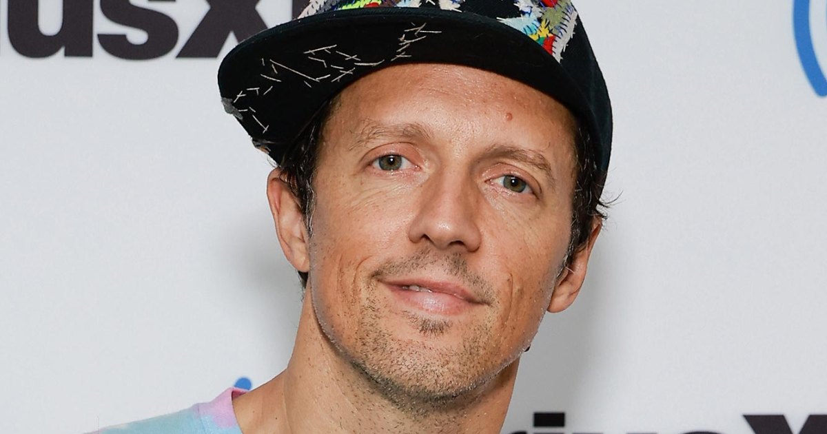 Yes, Jason Mraz Really Keeps His Grammy Awards in the Bathroom Yes, Jason Mraz Really Keeps His Grammy Awards in the Bathroom