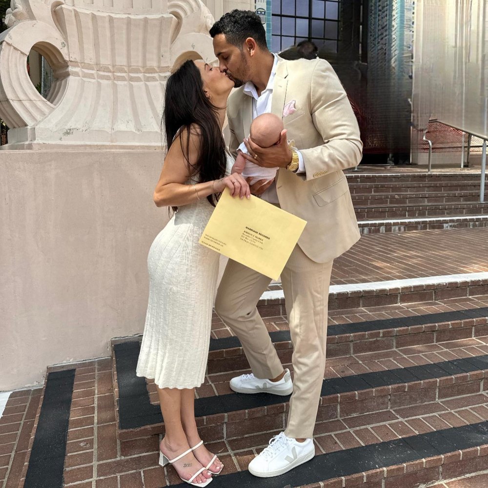 The Bachelor’s Becca Kufrin and Thomas Jacobs Are Married After 1 Year of Dating CS