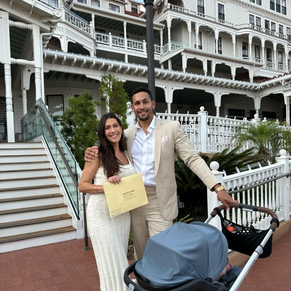 The Bachelor’s Becca Kufrin and Thomas Jacobs Are Married After 1 Year of Dating CS
