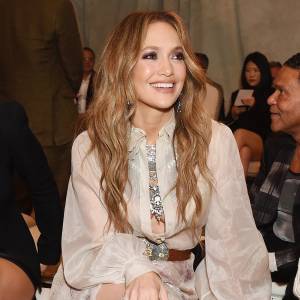 jennifer-lopez-fuzzy-white-coat