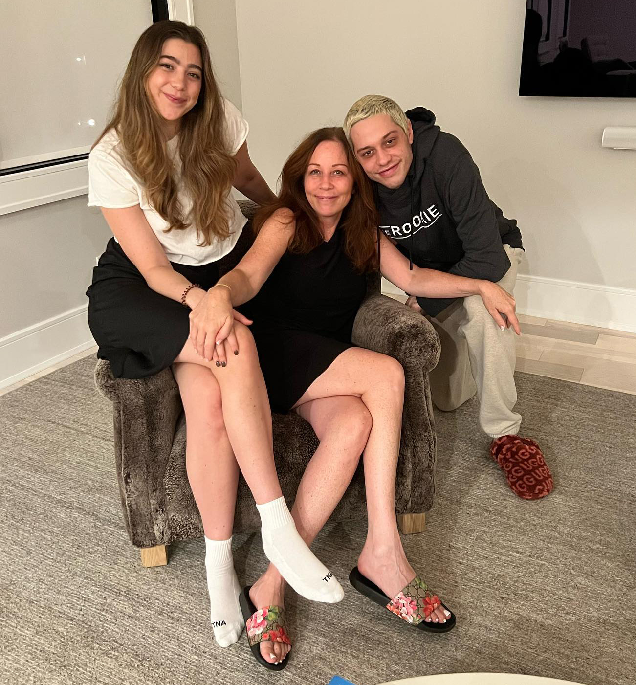 Pete Davidson Playing Matchmaker: Setting His Mom Up With the Perfect Partner – A Hidden Gem!