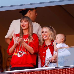 Taylor Swift Attends Travis Kelce’s Kansas City Chiefs Game Against the Los Angeles Chargers