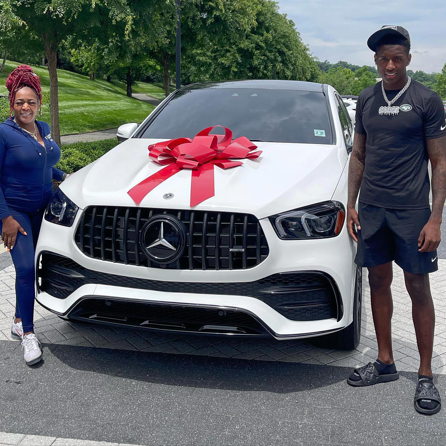 Meet the Cherished NFL Moms: Donna Kelce and Other Football Player Parents