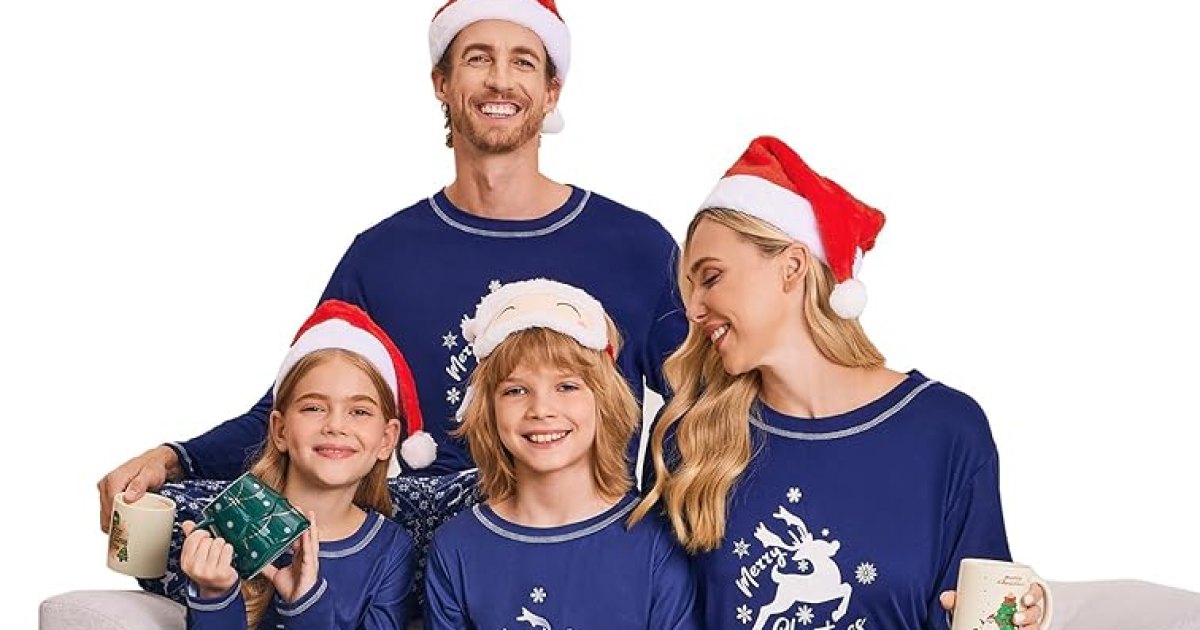 Get Festive With the Family in These Matching Holiday Pajamas From Ekouaer Get Festive With the Family in These Matching Holiday Pajamas From Ekouaer