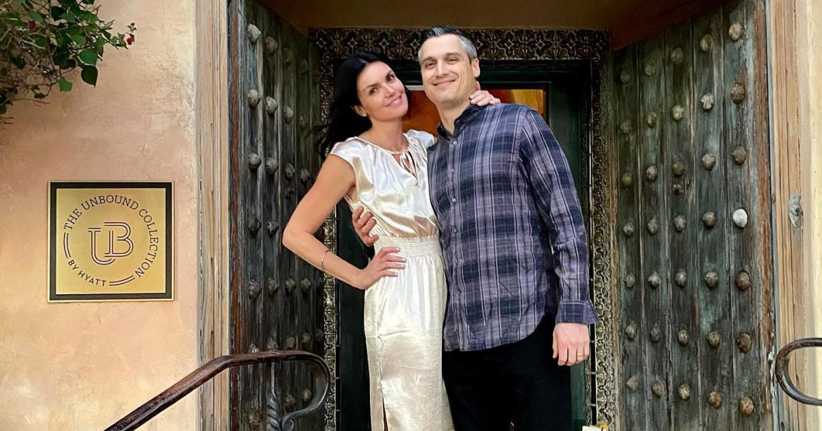 Bachelor’s Courtney Robertson Announces She’s Pregnant with Baby No. 3 Bachelor’s Courtney Robertson Announces She’s Pregnant with Baby No. 3