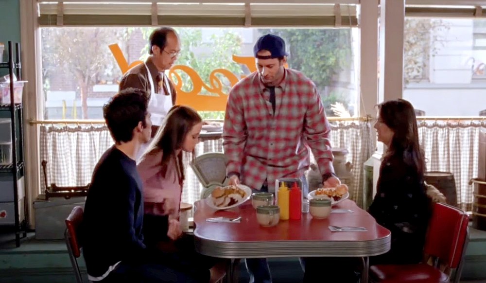Best 'Gilmore Girls' Episodes to Watch in the Fall — Including Festive Thanksgiving Scenes