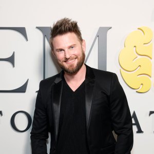 Bobby Berk Announces He s Leaving Queer Eye After Season 8 Not An Easy Decision 558