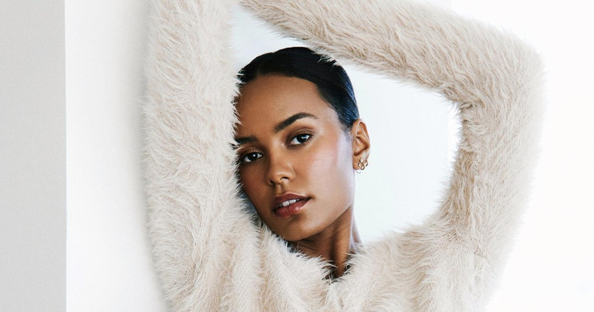 Ava Dash Gets Us in the Holiday Spirit With Festive BCBGMAXAZRIA Campaign Ava Dash Gets Us in the Holiday Spirit With Festive BCBGMAXAZRIA Campaign