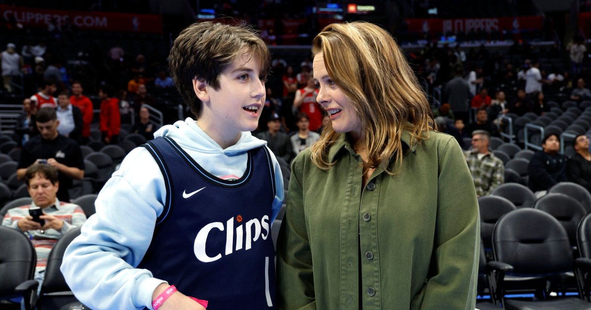 Alicia Silverstone’s Son Bear Is All Grown Up at Clippers Game Alicia Silverstone’s Son Bear Is All Grown Up at Clippers Game