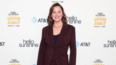 Jennifer Garner Hilariously Shows Off Her Flexibility While Dancing With NYC Ballet Still Got It