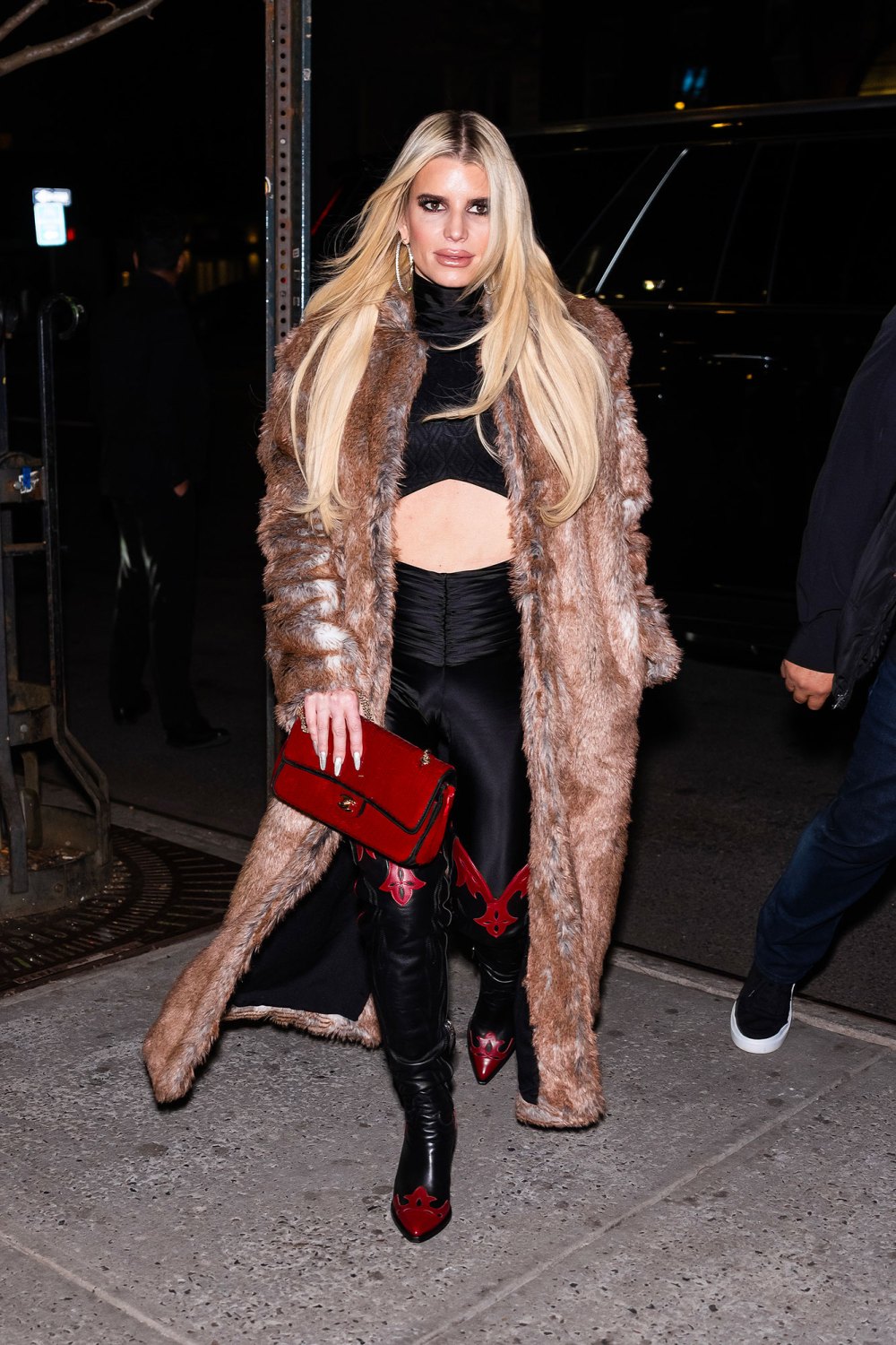 BLACKPINK's Lisa Has Platinum Blonde Hair Now — See Photos