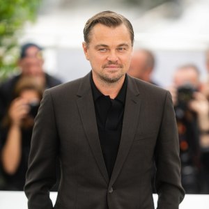 Leonardo DiCaprio Grabs a Mic and Raps at His 49th Star Studded Birthday Bash 012