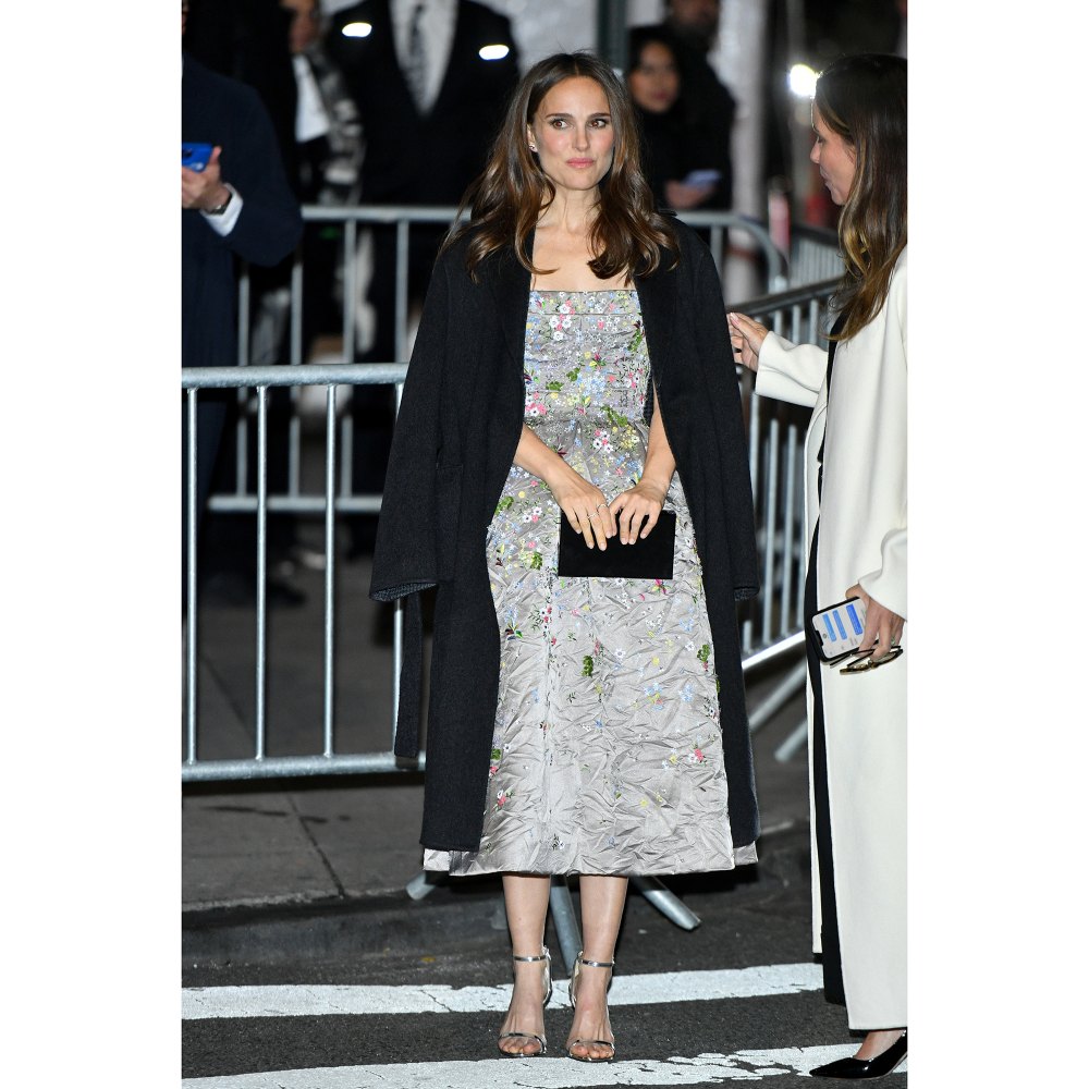 Natalie Portman Continues to Ditch Wedding Ring After Benjamin Millepied Separation
