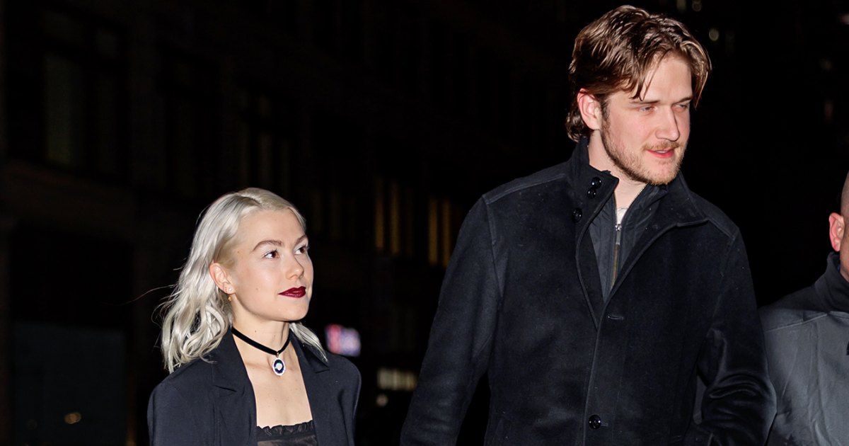 Phoebe Bridgers Holds Hands With Bo Burnham After ‘Saturday Night Live’ Phoebe Bridgers Holds Hands With Bo Burnham After ‘Saturday Night Live’