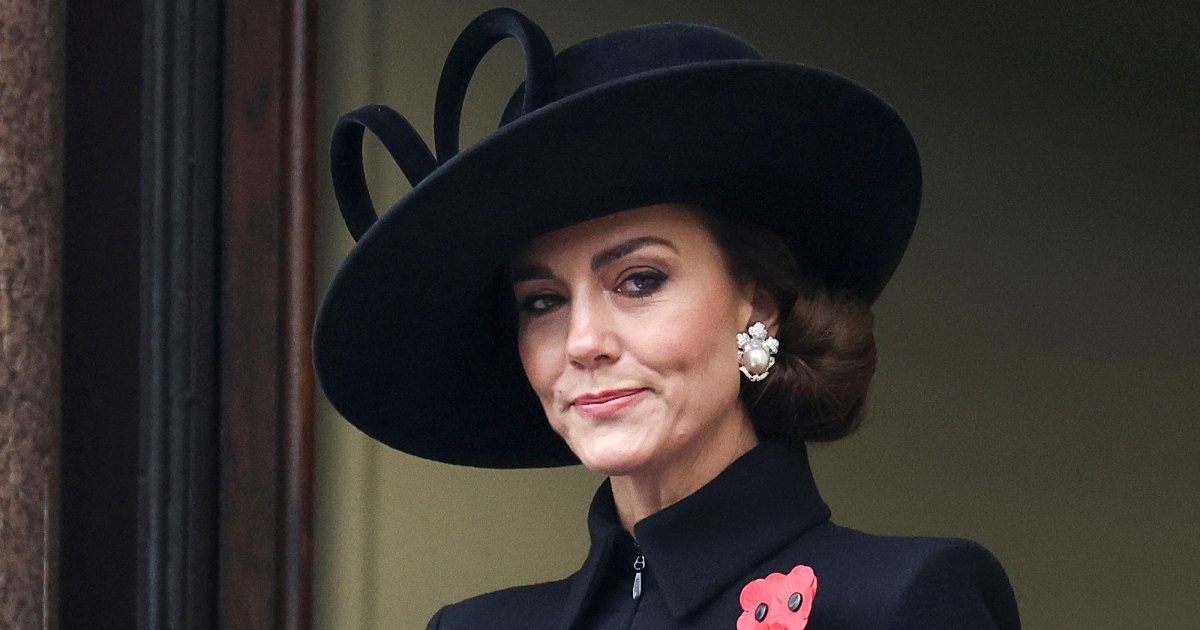 Princess Kate Seemingly Repurposes Late Queen’s Pearl Brooch as Earrings Princess Kate Seemingly Repurposes Late Queen’s Pearl Brooch as Earrings