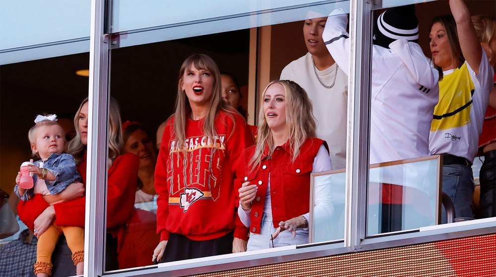 Taylor Swift Attends Travis Kelces Kansas City Chiefs Game Against Green Bay Packers in Wisconsin