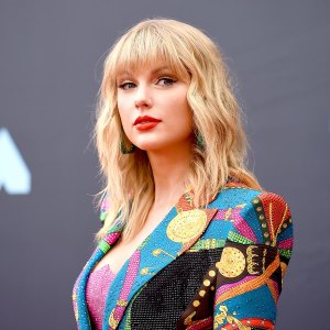 Taylor Swift Pauses Concert to Tell Fans to Stop Throwing Objects on Stage: It ‘Freaks Me out