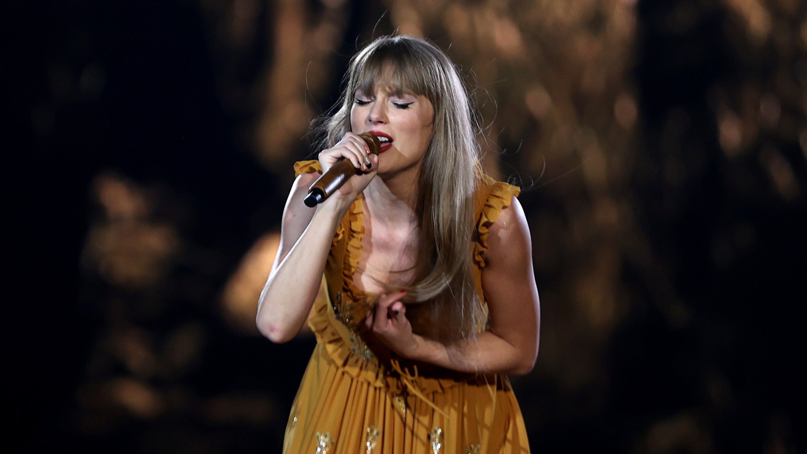 Taylor Swift Is 'Overwhelmed by Grief' Learning 23-Year-Old Brazilian Fan Died Before 'Eras' Concert