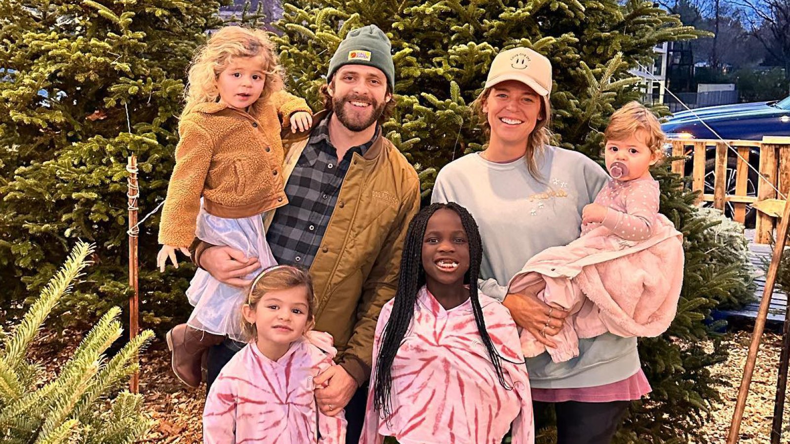 Thomas Rhett Farm Thomas Rhett Sings 'Super Mario' Song to Kids at Holiday Photo Shoot ...