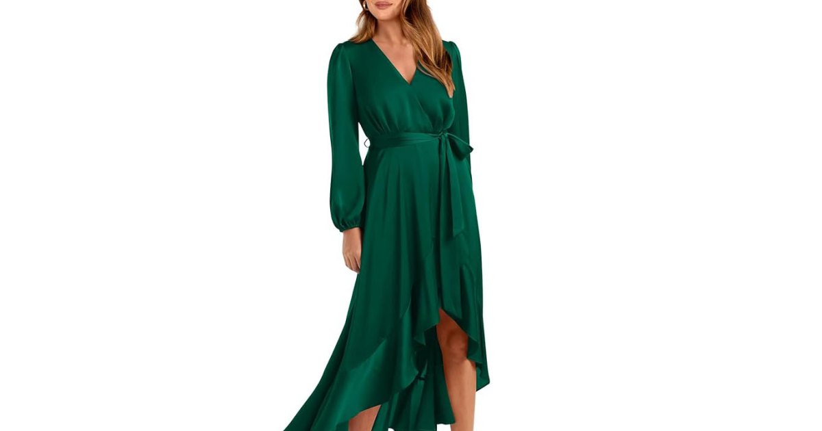 17 Festive Holiday Dresses to Beautifully Accentuate Pear-Shaped Bodies 17 Festive Holiday Dresses to Beautifully Accentuate Pear-Shaped Bodies