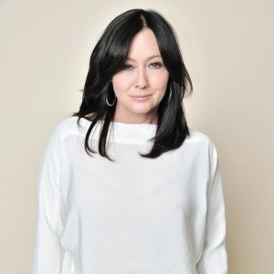 Beverly Hills 90210 Alum Shannen Dohertys Dating History 3 Marriages and More