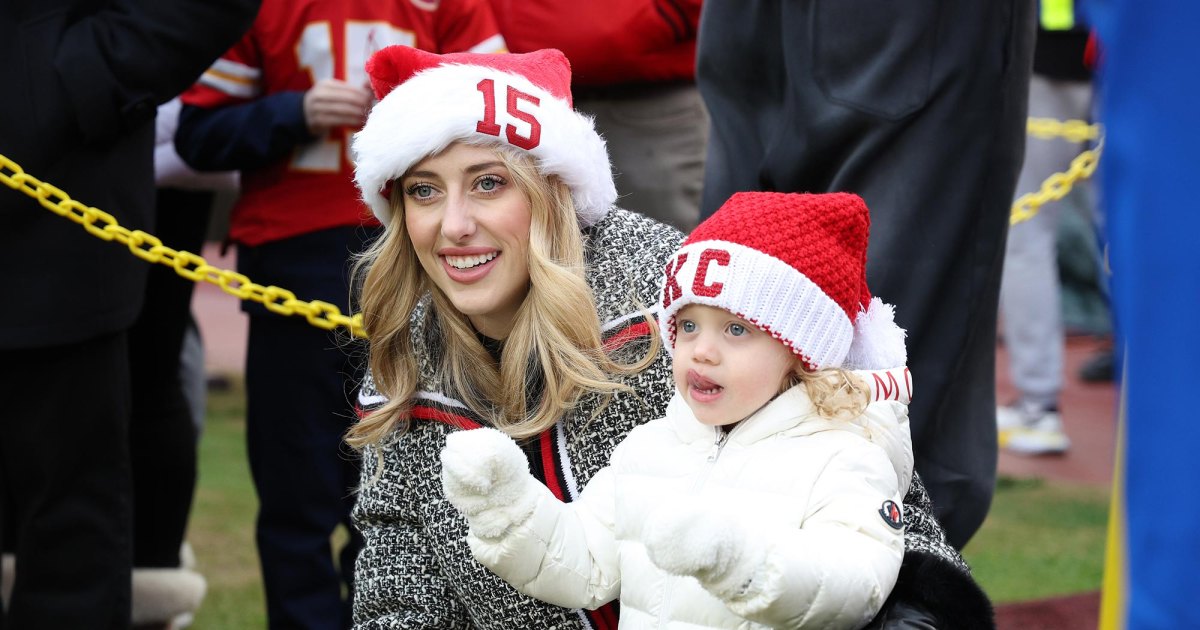 Brittany Mahomes Beams With Kids at Husband Patrick Mahomes’ Chiefs Game Brittany Mahomes Beams With Kids at Husband Patrick Mahomes’ Chiefs Game