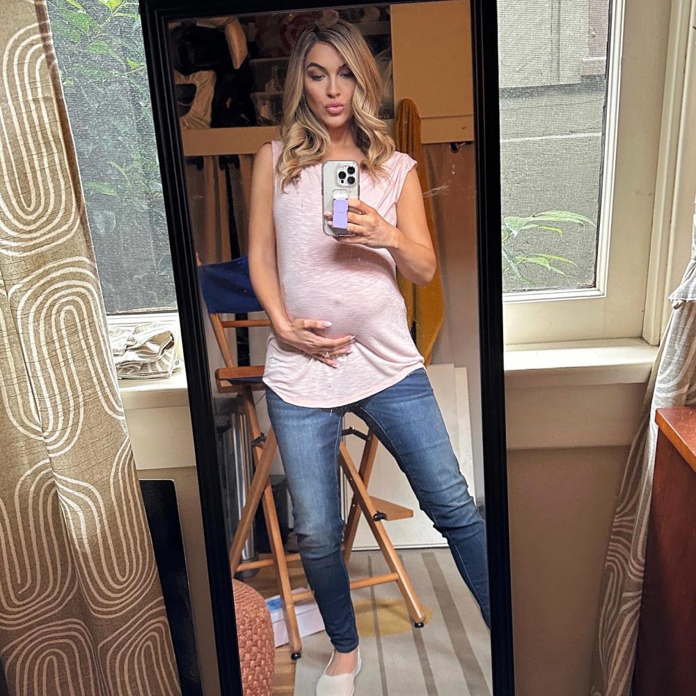 Chrishell Stause s Fans Congratulate Her on a Pregnancy Before Realizing Baby Bump Was Fake 823