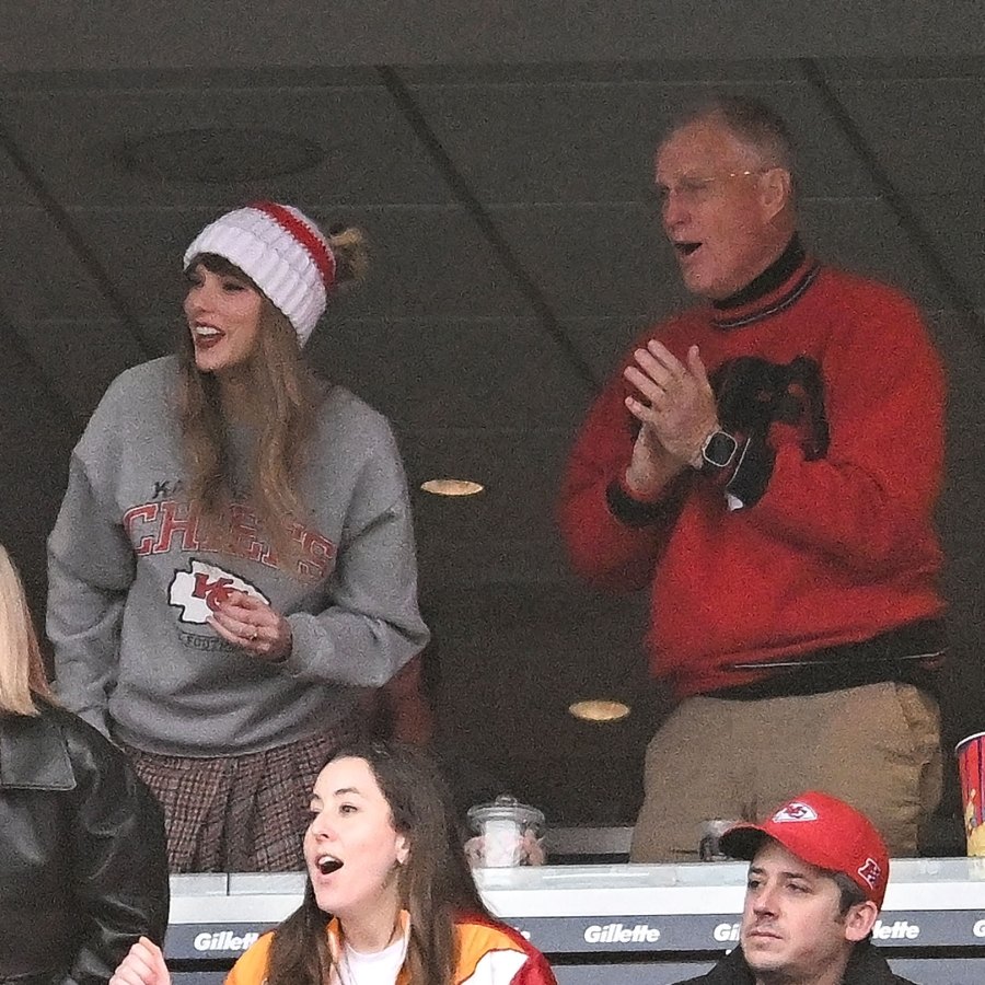 Feature Taylor Swift Father Scott Swift Was in Total Dad Mode During Chiefs Game