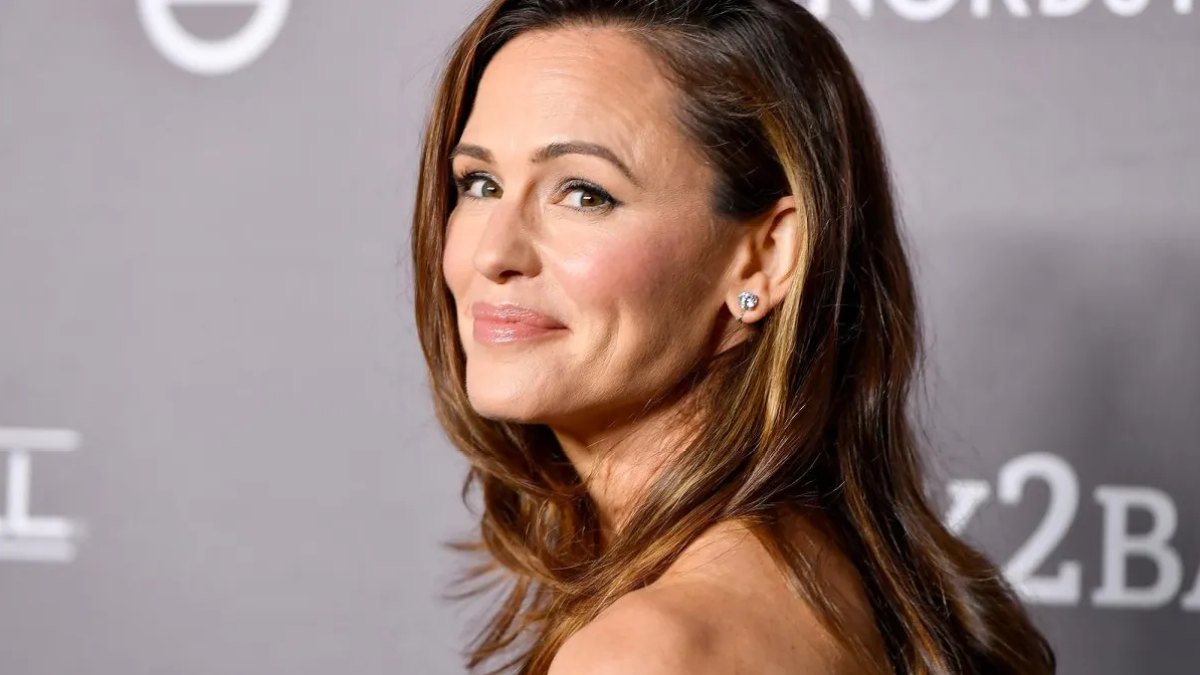 Jennifer-Garner-Gives-Herself-‘Grace-When-It-Comes-to-Parenting-Three-Children1