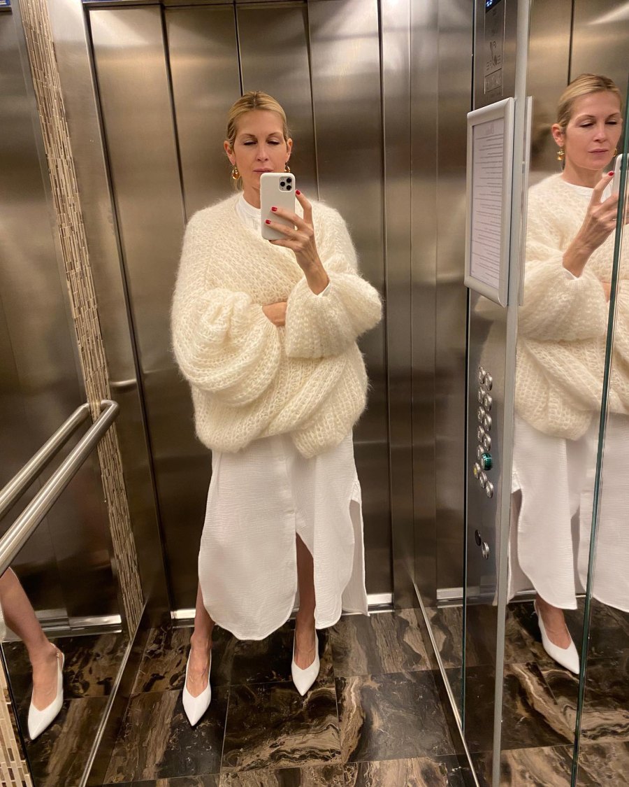 Kelly Rutherford’s Best Mirror Selfies
