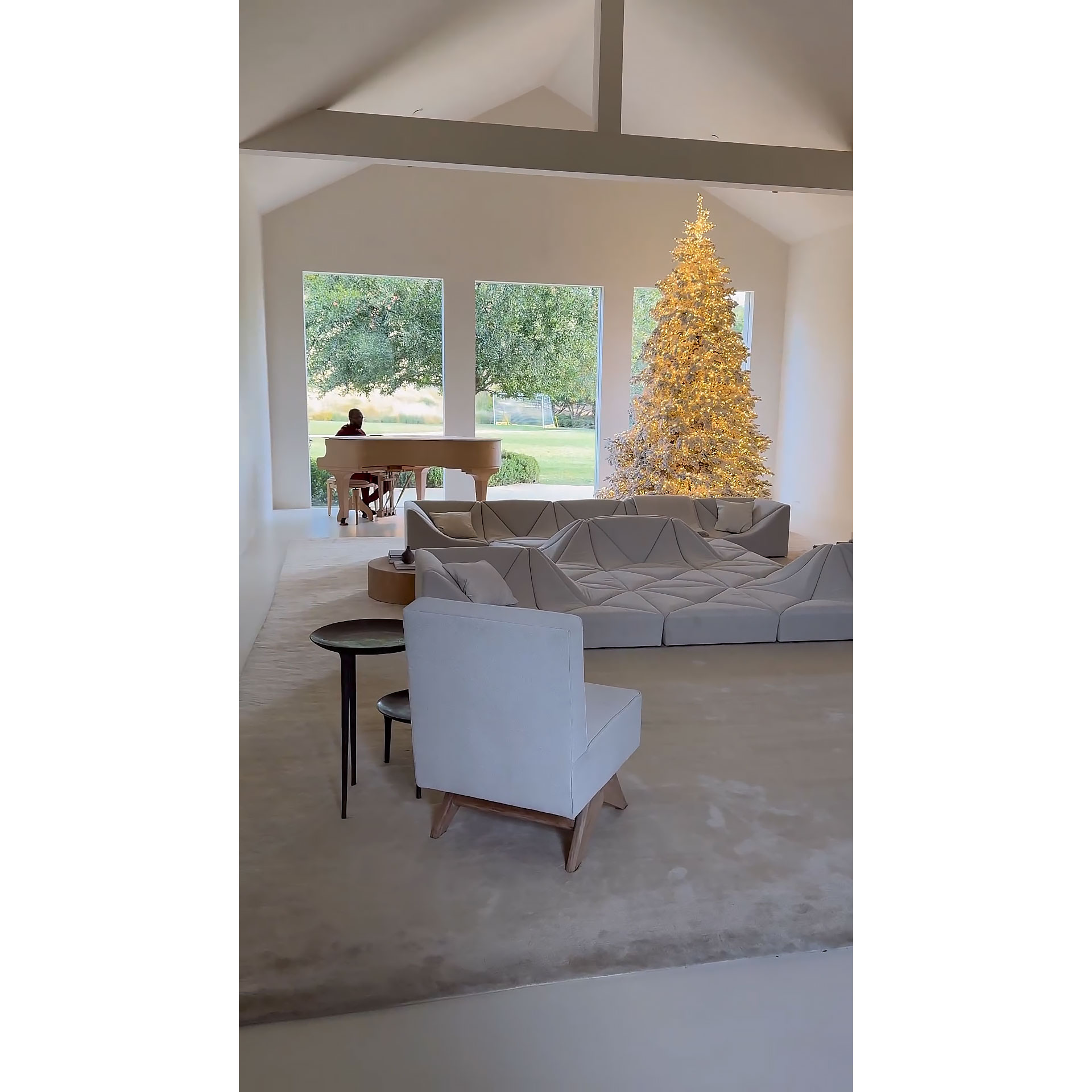 2023 Kardashian-Jenners Holiday Extravaganza: Christmas Trees, Lights, and Beyond