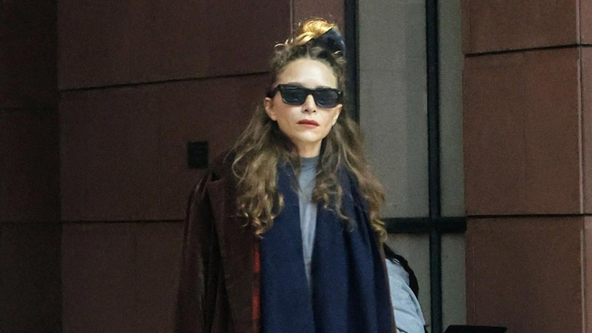 mary kate olsen backless dress A guide to Mary-Kate and Ashley Olsen's style evolution