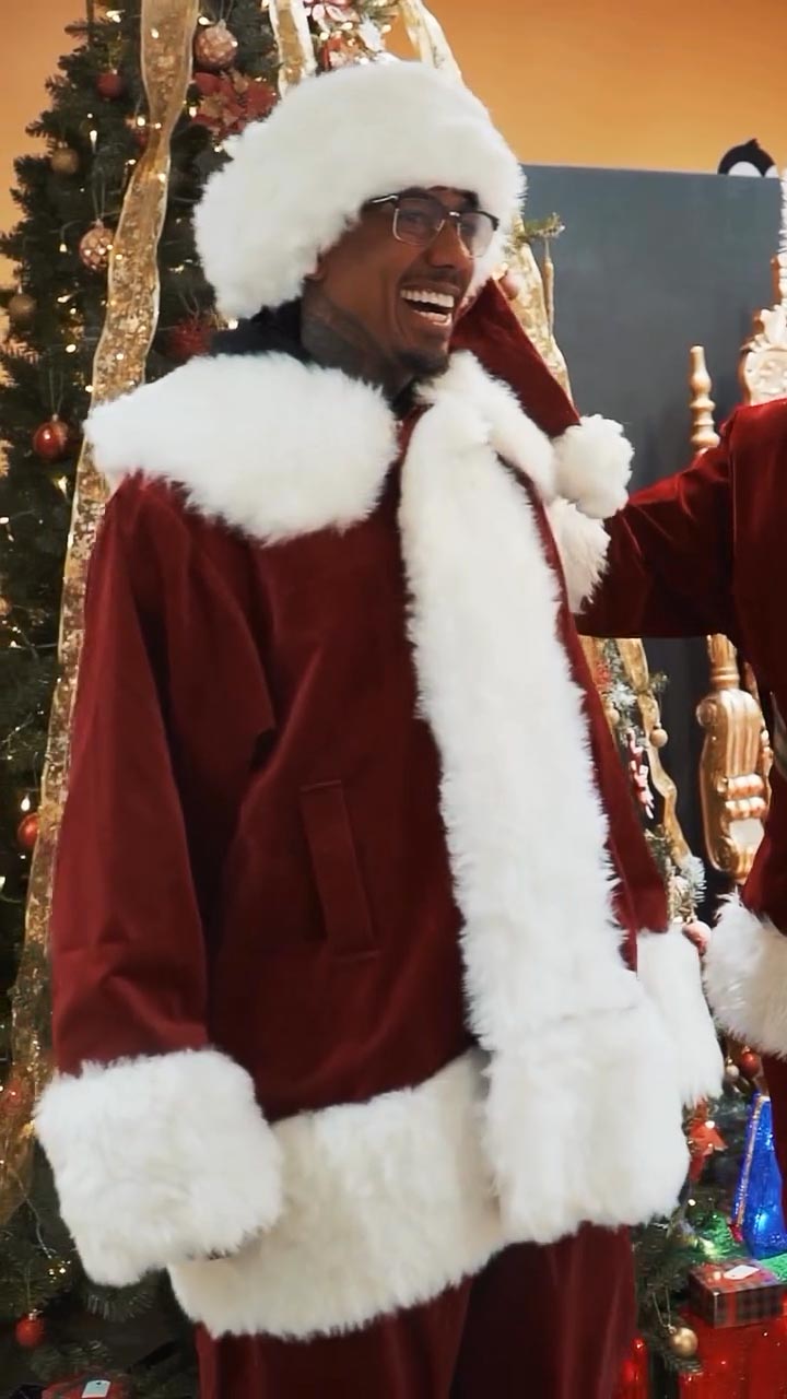 Nick Cannon Honors Late Son Zen by Dressing Up As Santa for Visit to Children s Hospital 613