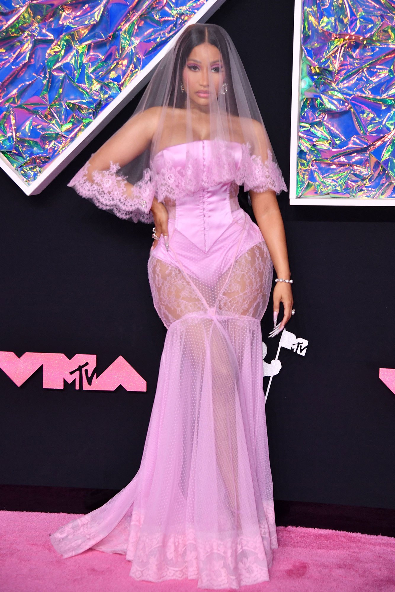Nicki Minaj Geburtstagsoutfit Nicki Minaj Showcases Her Curves In Nicki Minaj Geburtstagsoutfit Nicki Minaj Showcases Her Curves In