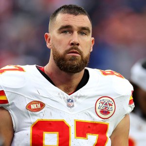 Promo Travis Kelce Calls Out Brads and Chads for Booing Taylor Swift