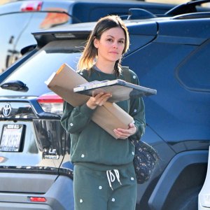 Rachel Bilson Reacts to Fashion Between Christmas and New Years Eve