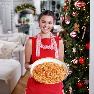 Selena Gomez Checks if Cute Boys Texted Her During Selena Chef Home for the Holidays Episode