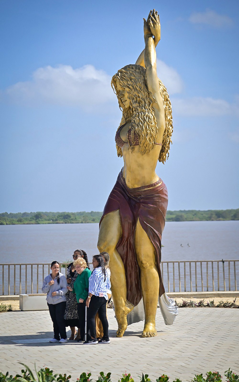 Shakira Celebrates Getting Statue in Her Hometown