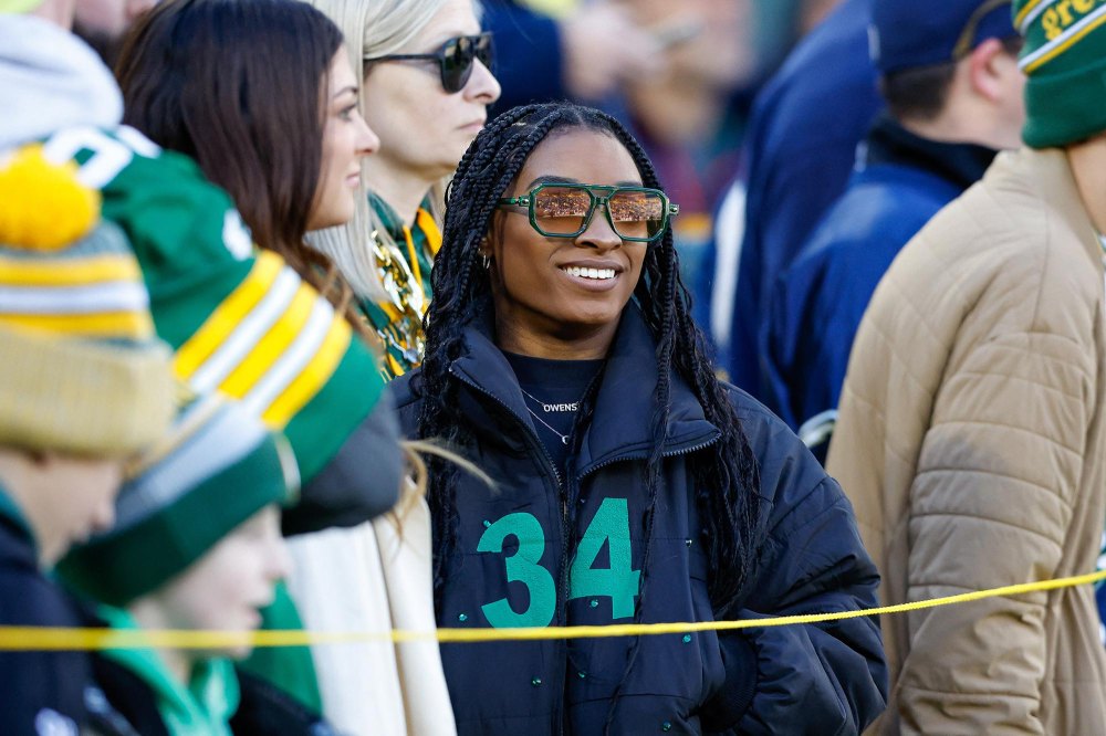 Simone Biles Is in a Packers Wonderland With Husband Jonathan Owens Ahead of Snowy Chiefs Game