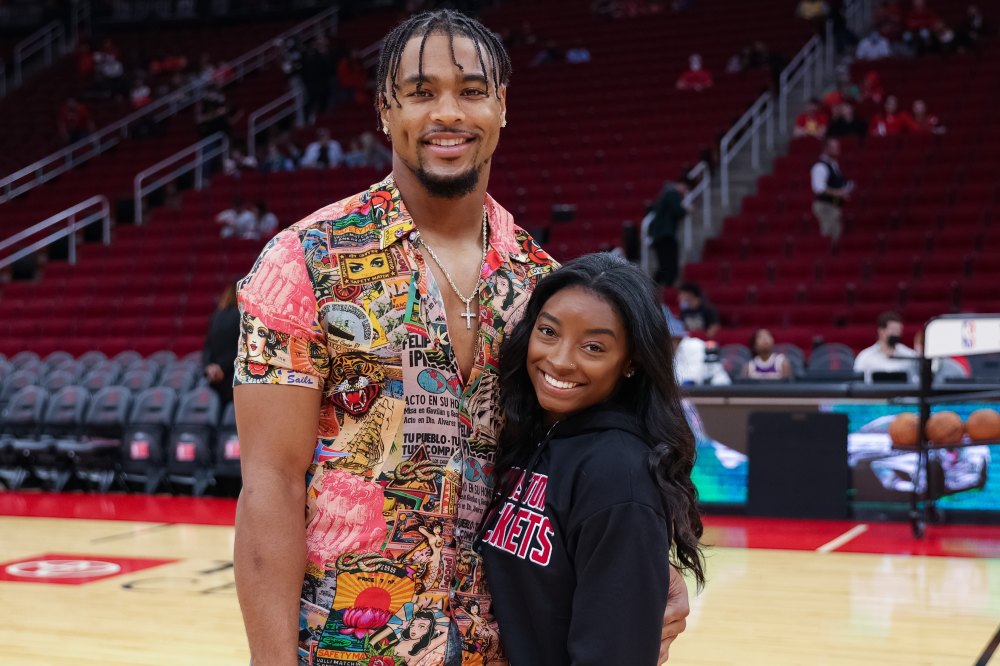 Simone Biles and Jonathan Owens attend a game between the Houston Rockets and the Los Angeles Lakers