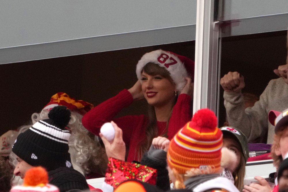 FEATURE Taylor Swift Dons T Earring and 87 Santa Hat In Support of Travis Kelce at Kansas City Chiefs Christmas Game