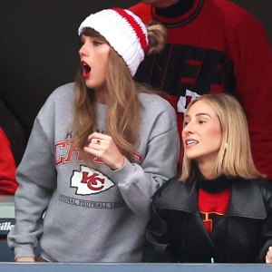 Taylor Swift Yells After Travis Kelce Falls During Kansas City Chiefs Game