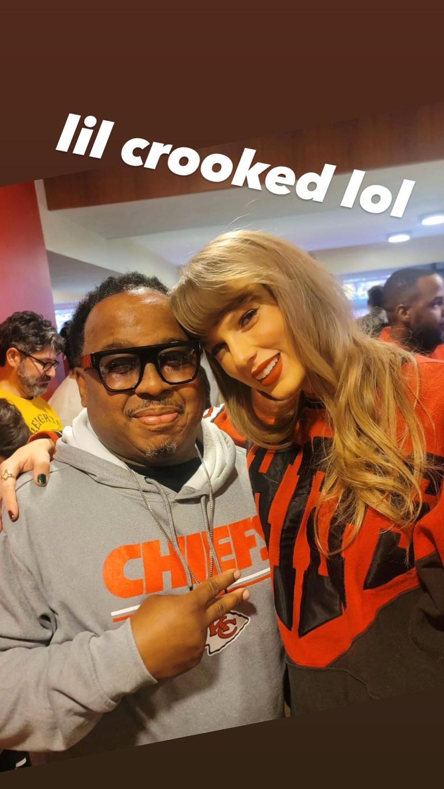 Taylor Swift and Travis Kelce Get Cozy at Christmas Party After Kansas City Chiefs Game 073