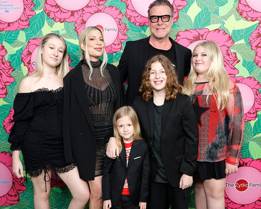 Tori Spelling and 4 Youngest Kids Are All Smiles at Jingle Ball After Dean McDermott Estrangement