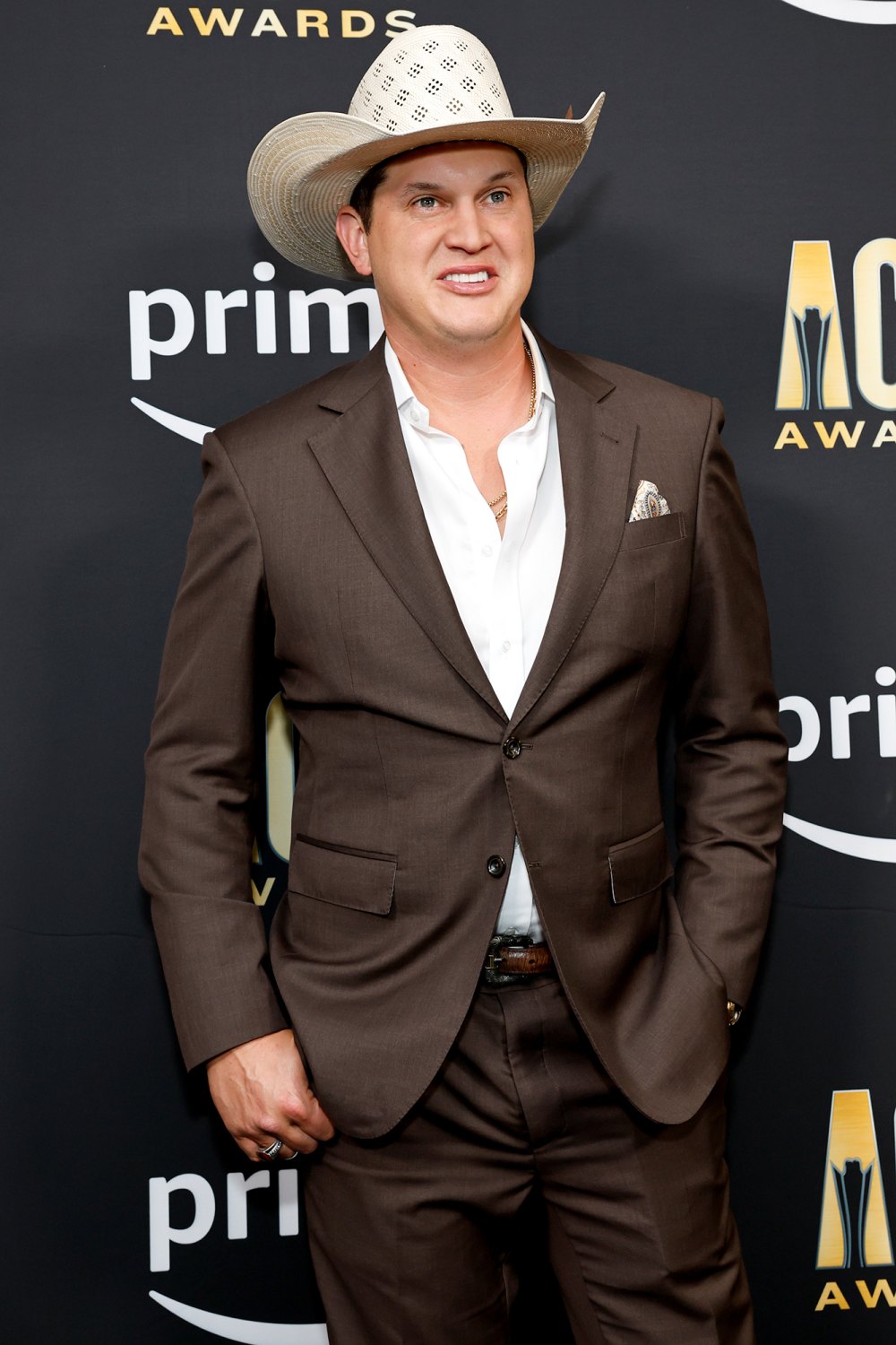 Country Singer Jon Pardi Says He 'Retired' From Drinking Alcohol, Lost a 'Bunch of Weight'