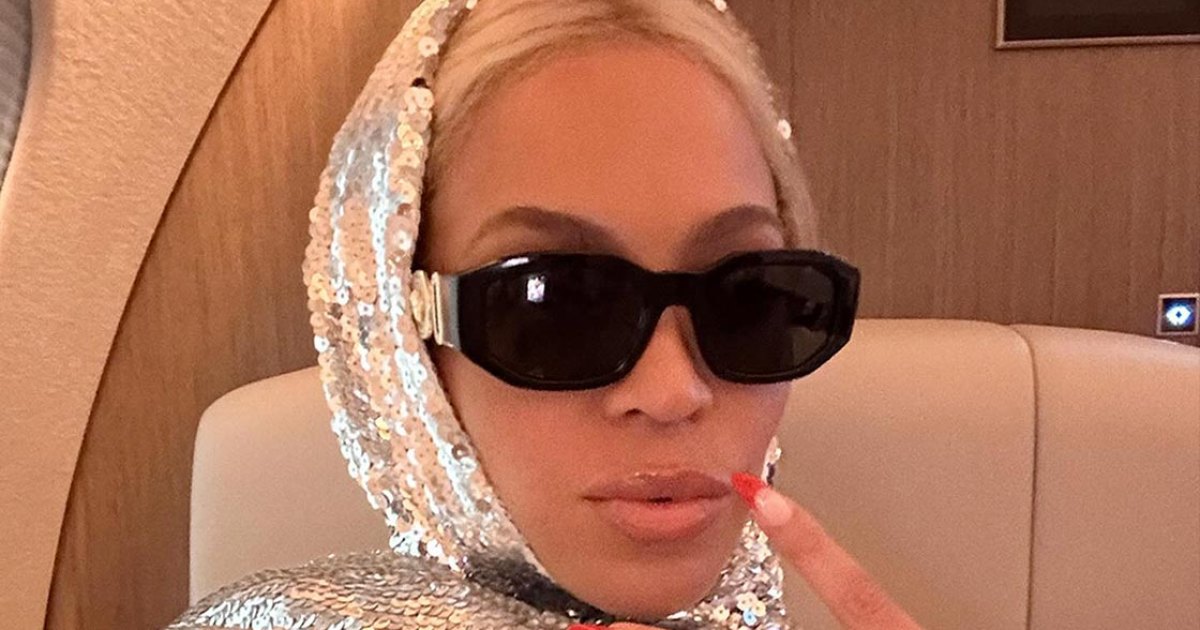 Beyonce Slays in a Silver Cape at Brazil ‘Renaissance’ Movie Premiere Beyonce Slays in a Silver Cape at Brazil ‘Renaissance’ Movie Premiere