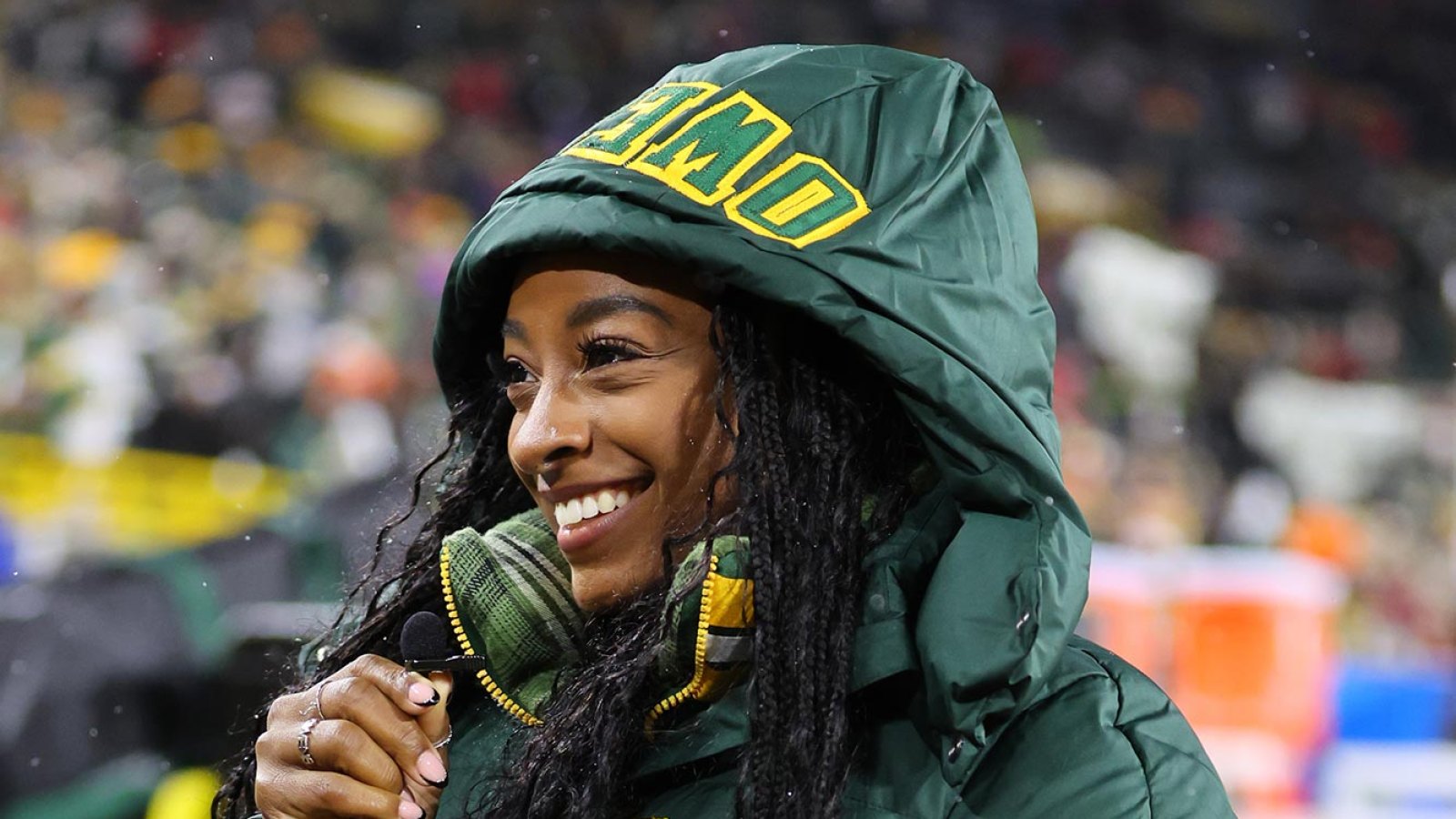 Simone Biles Cheers on Jonathan Owens During Green Bay Packers Game Against Tampa Bay Buccaneers