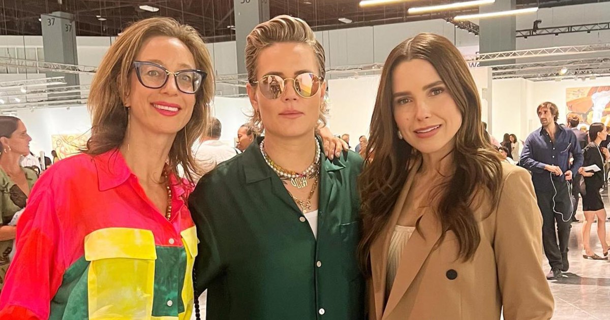 Sophia Bush and Soccer Star Ashlyn Harris Spotted at Art Basel in Miami Sophia Bush and Soccer Star Ashlyn Harris Spotted at Art Basel in Miami
