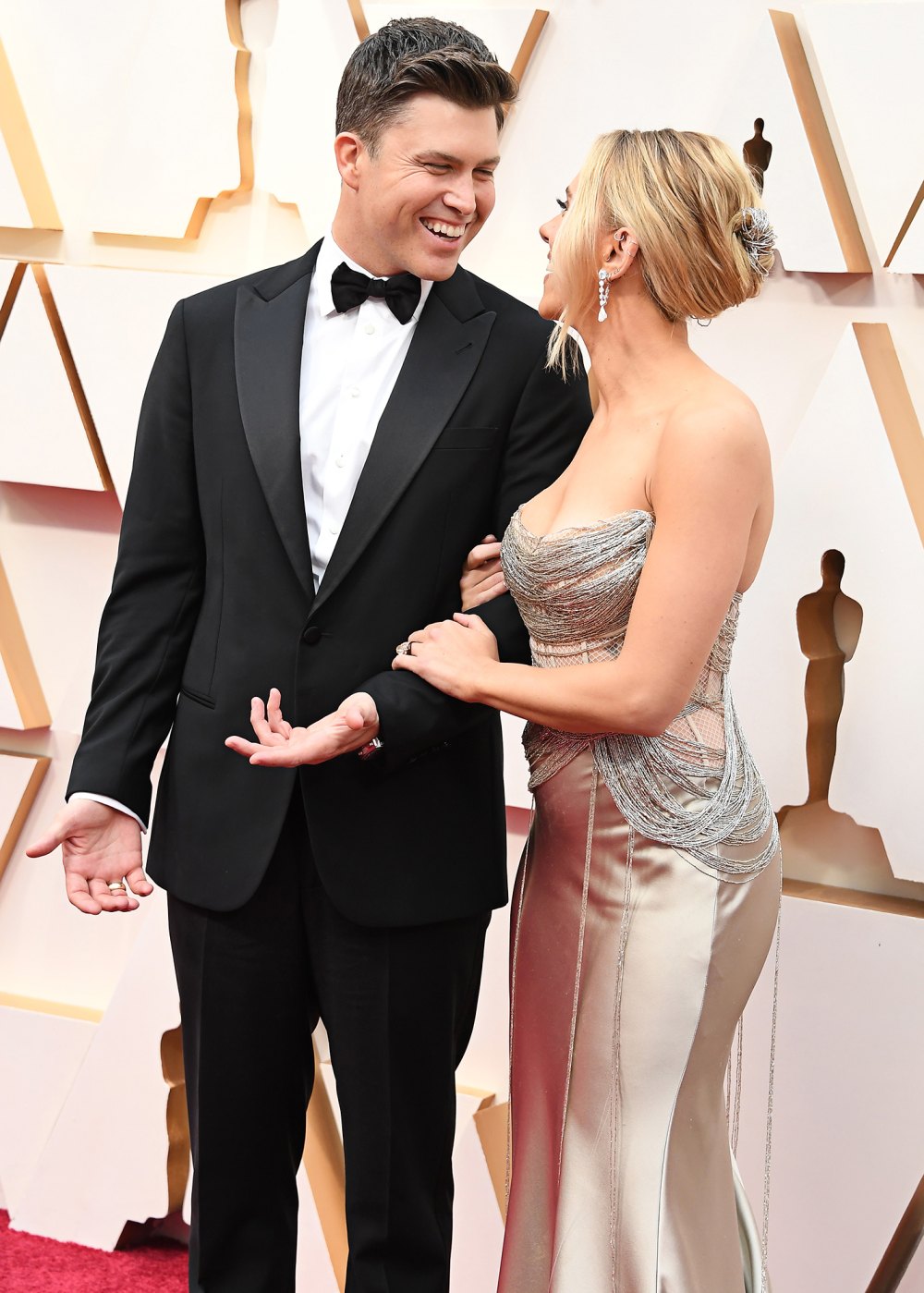 Colin Jost reads Michael Che's 'SNL' story about Scarlett Johansson's movies: 'I'm kidding, honey' 